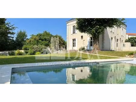 maison avec piscine et terrasse rocheserviere (85)