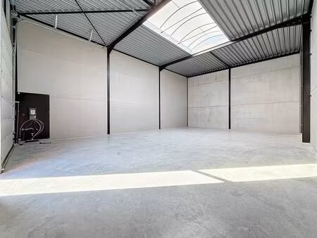 entrepôt à louer dans le cadre du nouveau projet de construc