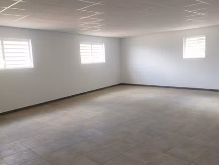 local d'activité de 80 m2 à louer au village grand port à d