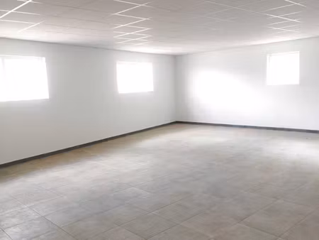 local d'activité de 88 m2 à louer au village grand port à d