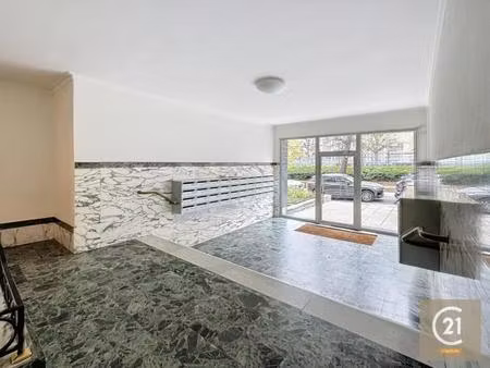 accueil en vente à square marguerite 42  bruxelles  belgique | century 21®