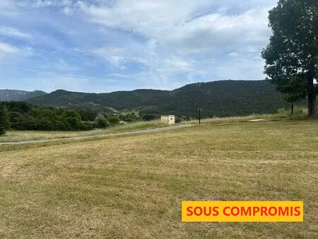 terrain constructible de 710 m2