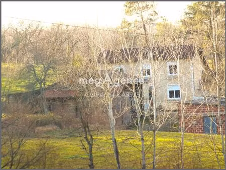 corps de ferme et ses terres