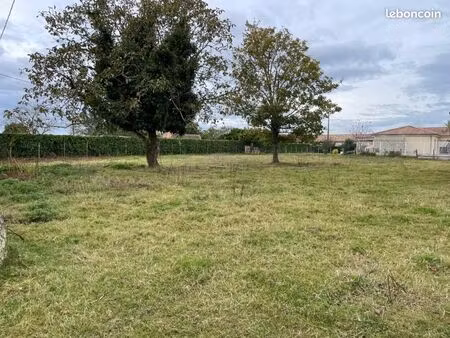 terrain 914 m² replonges
