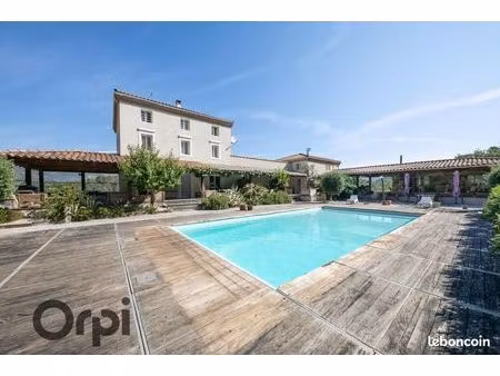 mas 14 pièces 350 m²