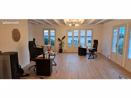 bureaux à louer dans un coworking à tresses