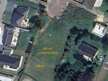 terrain viabilisé et constructible 681m²