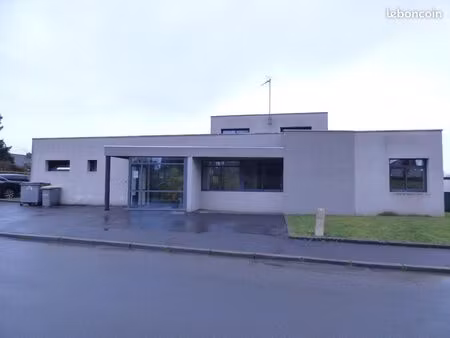 local 228 m² begard