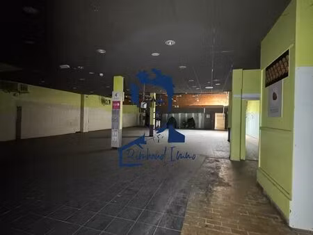 local commercial 1500 m² givet