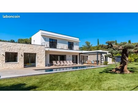 mas 5 pièces 136 m²