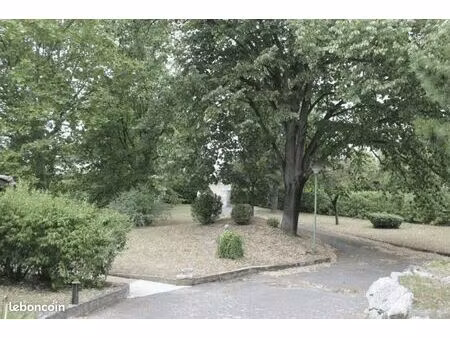 terrain constructible 1100 m² à roussillon