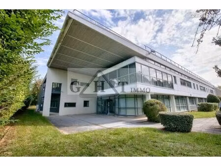 local industriel 3 384 m²