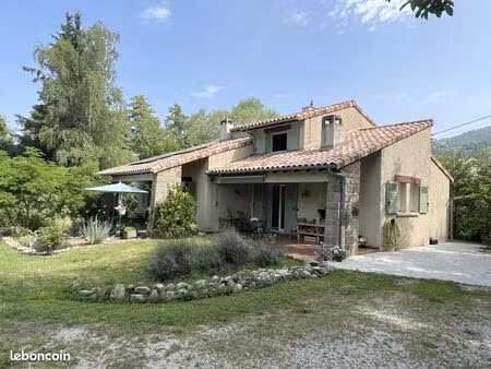 villa 10 pièces 165 m²