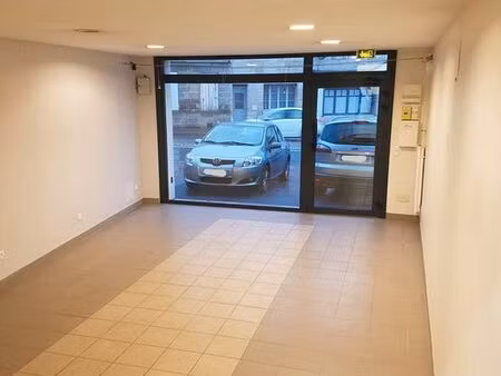 local pour bureaux/ commerce/ profession libérale