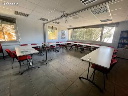 local bureaux 226 m²