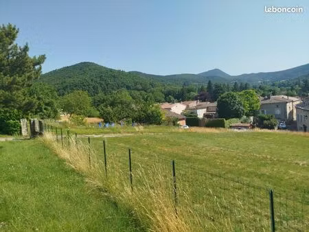 terrain 860 m² combovin