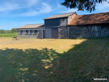 a vendre bâtiment et terrain constructible
