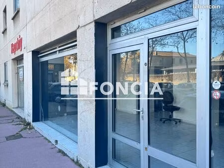 local commercial 82 m²