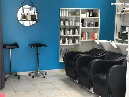 salon de coiffure à reprendre- équipe en place  ville en plein boom