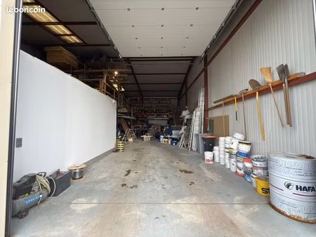 local commercial à louer – 175 m² stockage important + bureaux et espace extérieur – piste