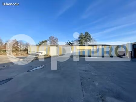 local d'activité 850 m²