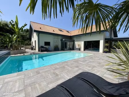 villa 10 pièces 279 m²
