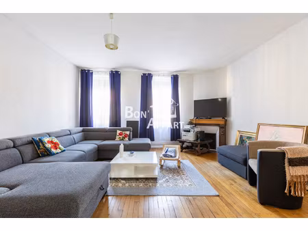 à vendre superbe appartement rénové avec grand balcon  dou