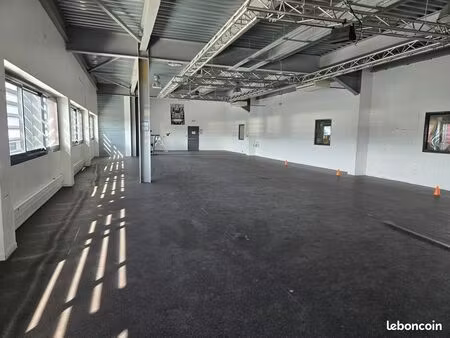 local 300 m² la crau