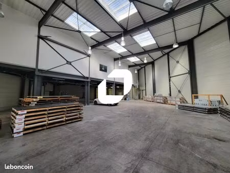 local d'activité 1 313 m²