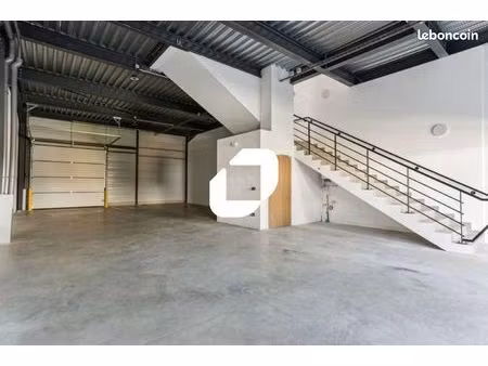 local d'activité 2 592 m²