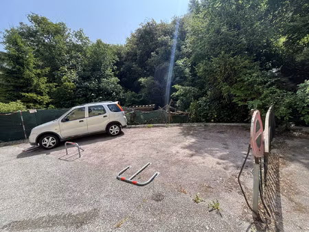 places de parking sur terrain privé