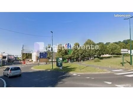 commerce informatique/multimédia 27 m²