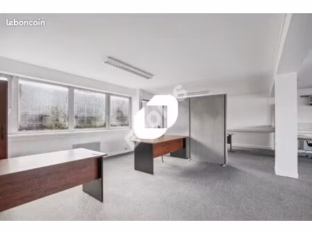 bureau 150 m²