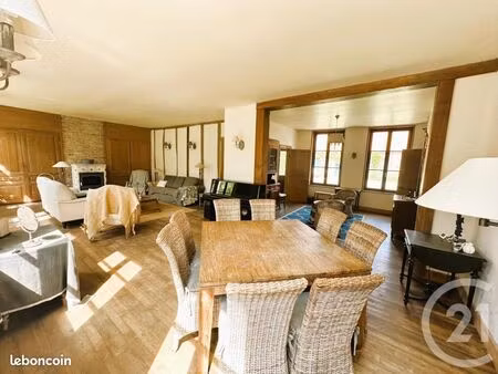 maison 7 pièces 229 m²