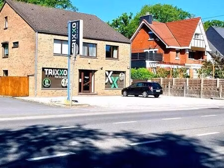 commerce avec parking