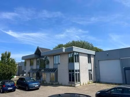 entrepot + bureau de ±1.200 m² à louer à herent !