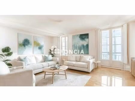 exclusivité foncia / centre-ville et château : grand t2 traversant de 52 31 m2 dans un trè