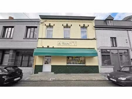 surface commerciale + possibilité d'habitation + garage et j