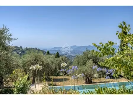 villa de luxe à vendre à châteauneuf-grasse