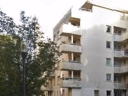 location appartement 3 pièces 63 m2 à ivry-sur-seine