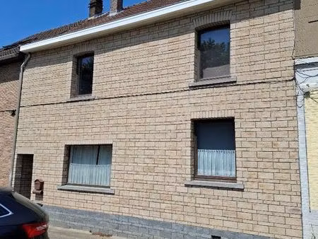 nouveau prix! maison accueillante avec grand potentiel.