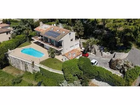 villa avec piscine et jardin saint-jeannet (06)