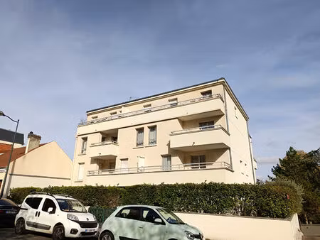 location local d'activité  72.72m²  joinville