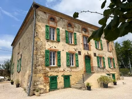 a 13 mn du pouy de touges  maison de caractère 340 m² hab.  grenier 150 m²  plus dépendanc