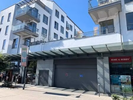 pratique emplacement parking intérieur papeteries de genval