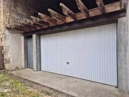 vente rare à la vente – garage avec gros potentiel en plein centre de ruffec