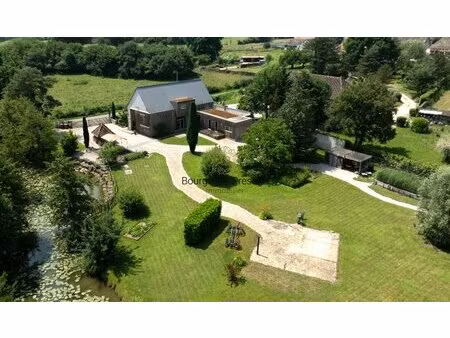 rare belle propriete contemporaine et ecologique au coeur de la campagne en bord de rivier