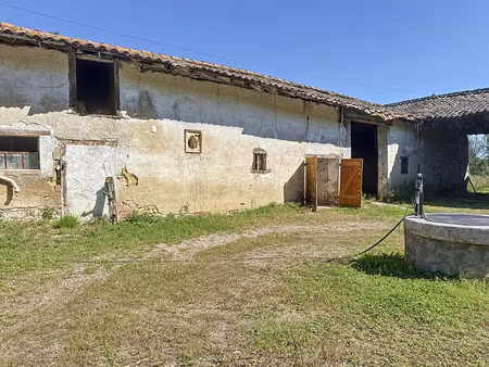 grange à réhabiliter de 248m² sur 1487m² terrain dans un cadre naturel exceptionnel.