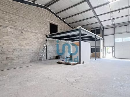 location surface diverse 300 m²