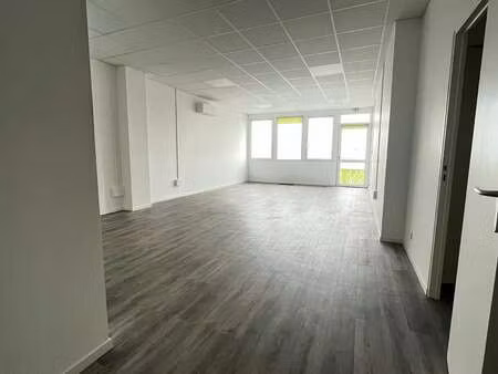 location bureaux et commerces à écouflant (49000) : à louer / 72m² écouflant